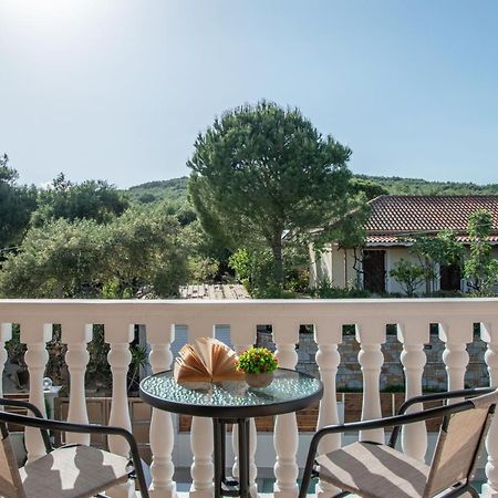 אליקאנאס Kozanos Hotel & Suites מראה חיצוני תמונה