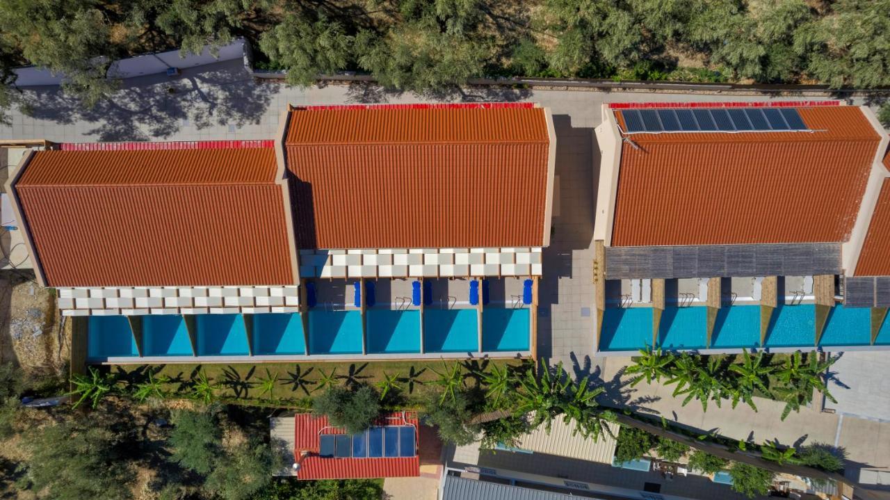אליקאנאס Kozanos Hotel & Suites מראה חיצוני תמונה